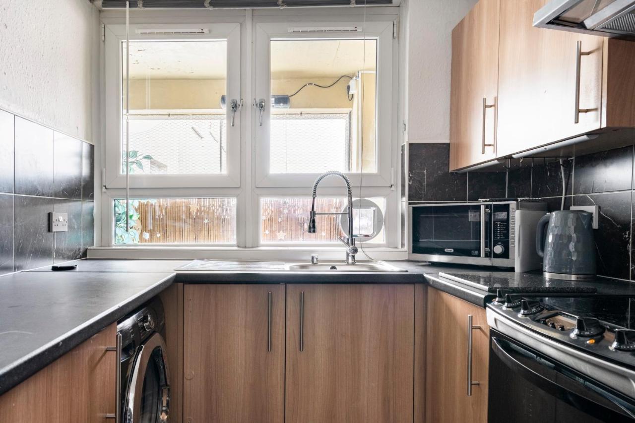 Lovely 1-Bedroom Property With Balcony In West End Глазгоу Екстериор снимка