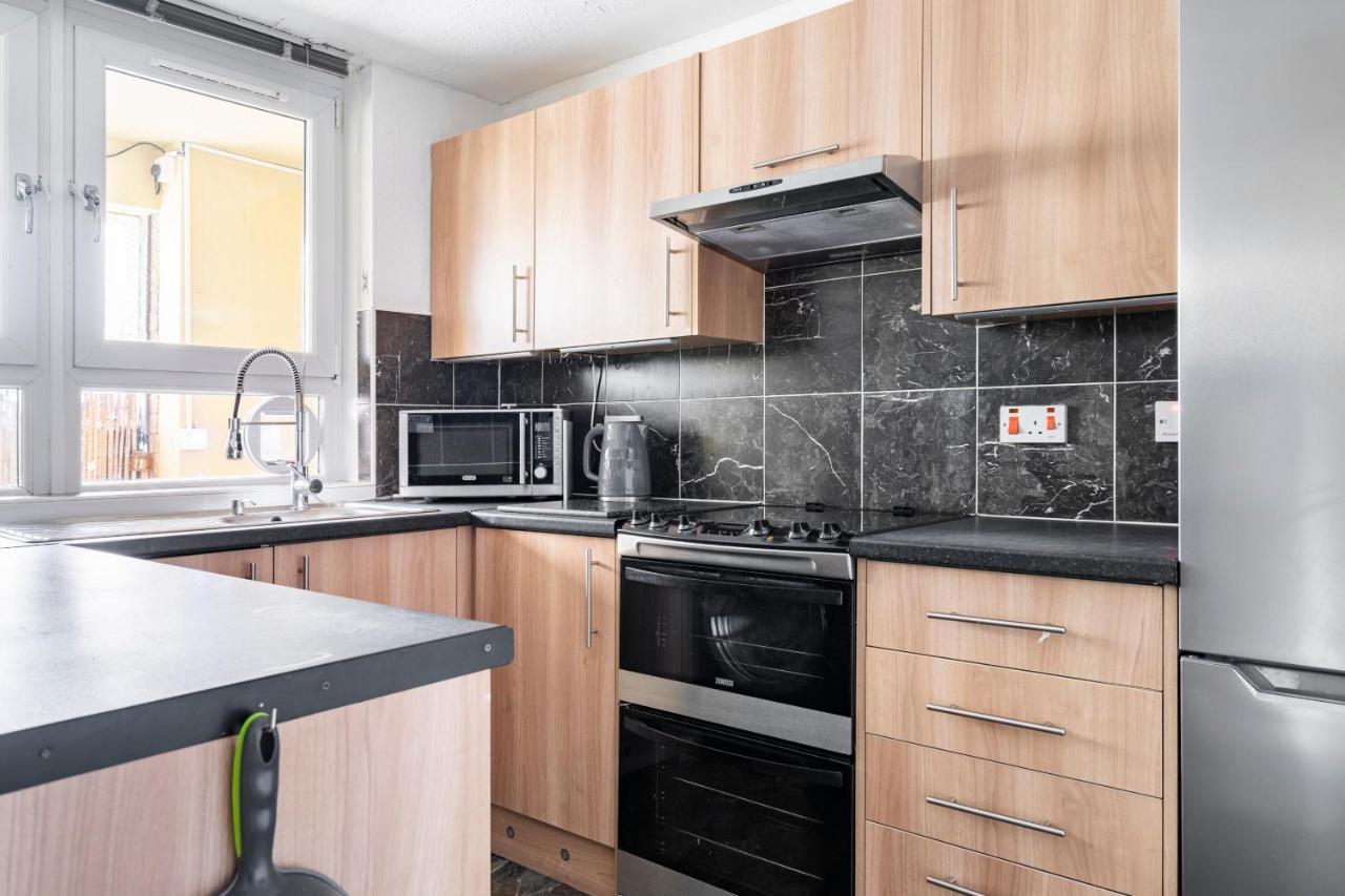 Lovely 1-Bedroom Property With Balcony In West End Глазгоу Екстериор снимка