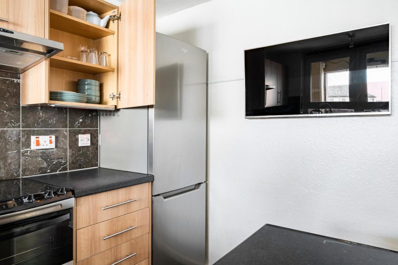 Lovely 1-Bedroom Property With Balcony In West End Глазгоу Екстериор снимка