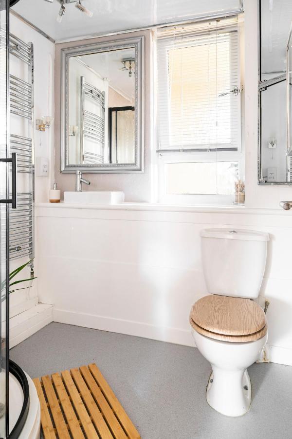 Lovely 1-Bedroom Property With Balcony In West End Глазгоу Екстериор снимка