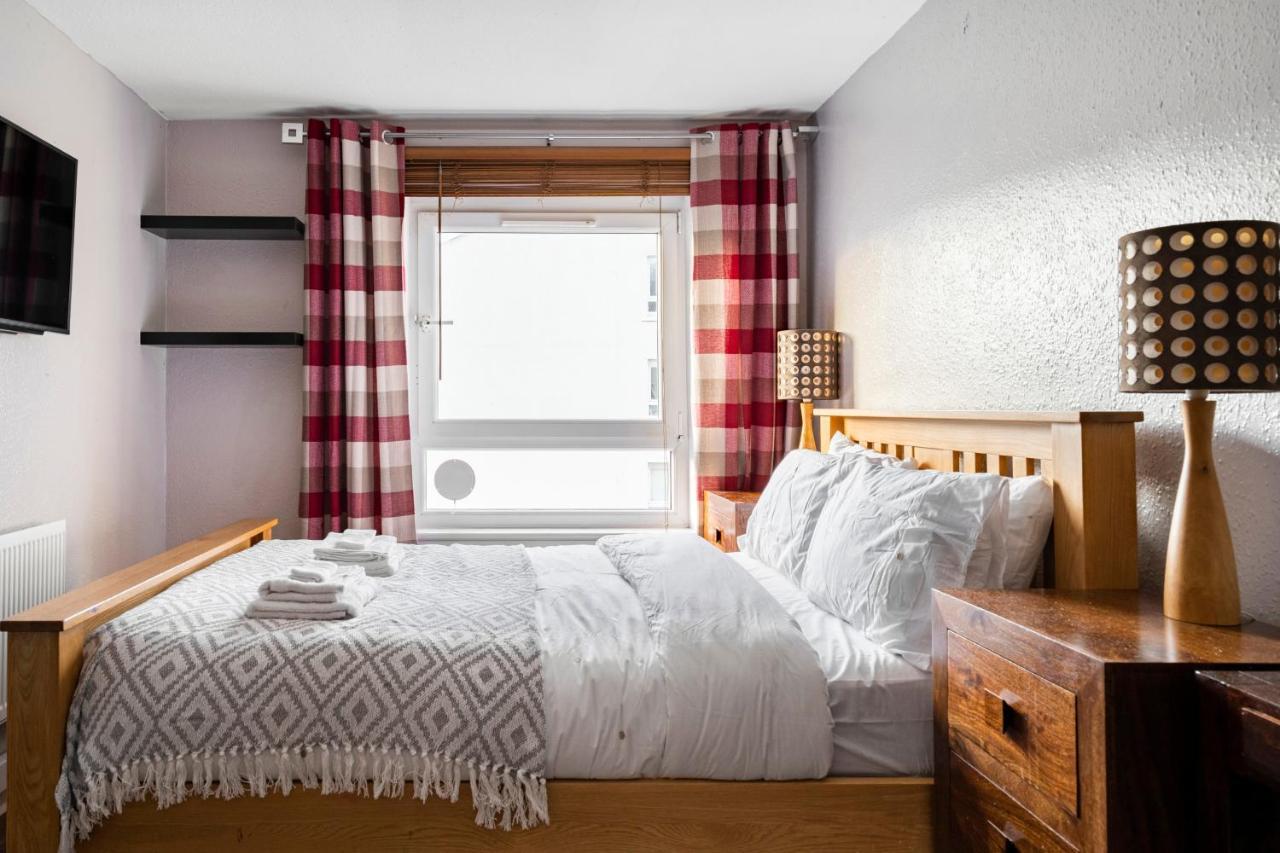 Lovely 1-Bedroom Property With Balcony In West End Глазгоу Екстериор снимка