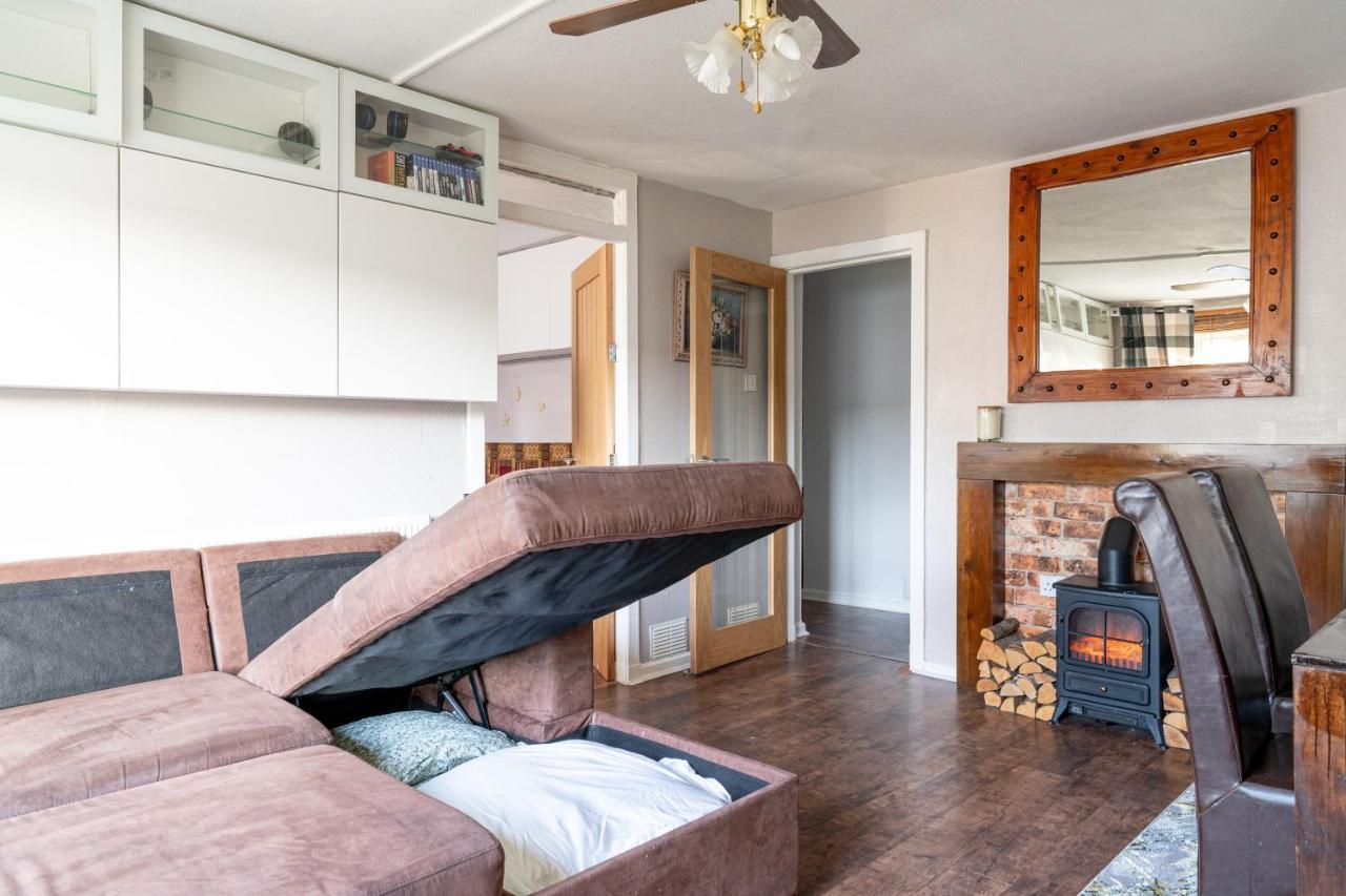 Lovely 1-Bedroom Property With Balcony In West End Глазгоу Екстериор снимка